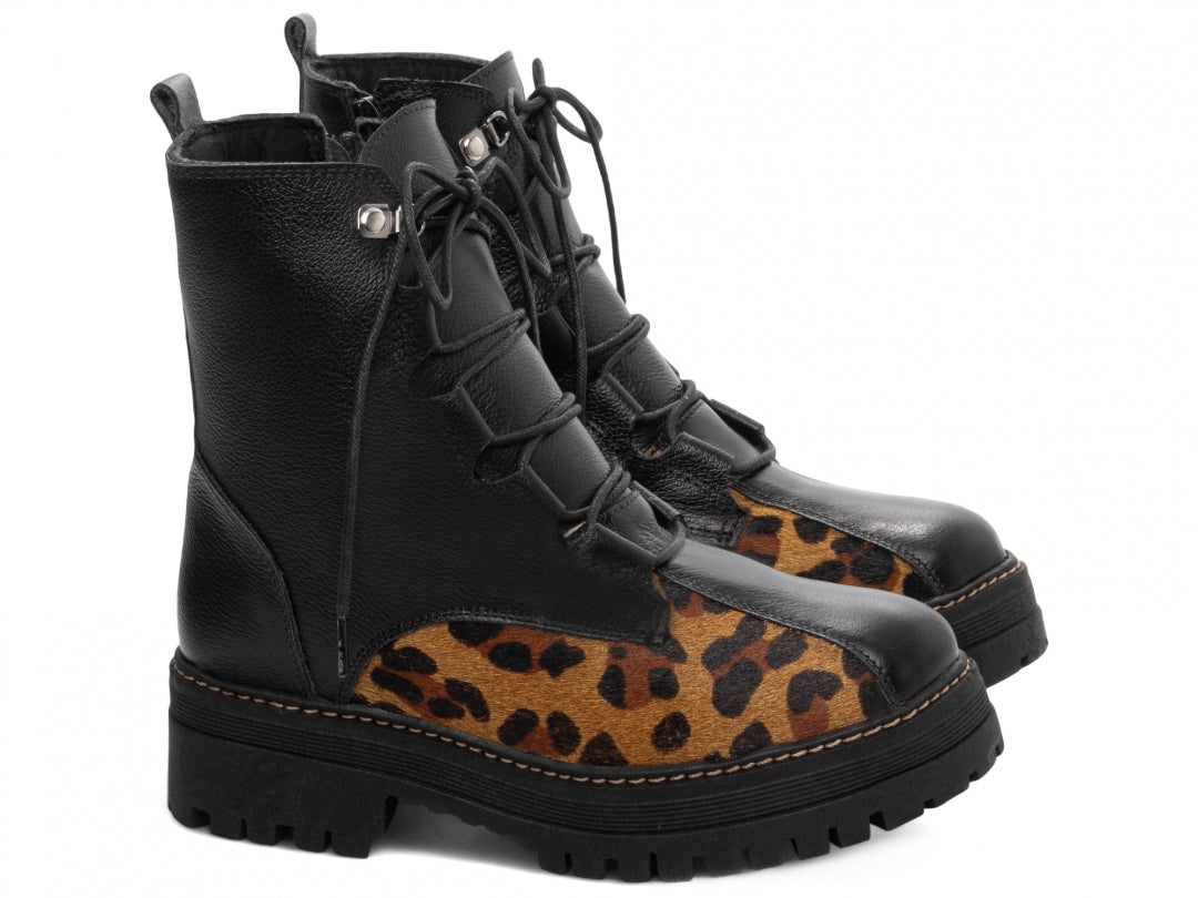 đ Bota Tratorada Antonella Couro LegĂtimo com Cadarço e Detalhe Animal Print