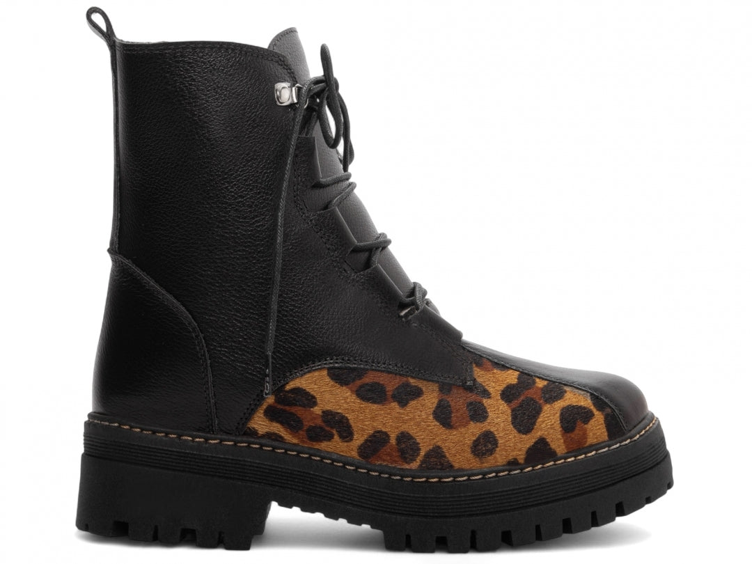 đ Bota Tratorada Antonella Couro LegĂtimo com Cadarço e Detalhe Animal Print