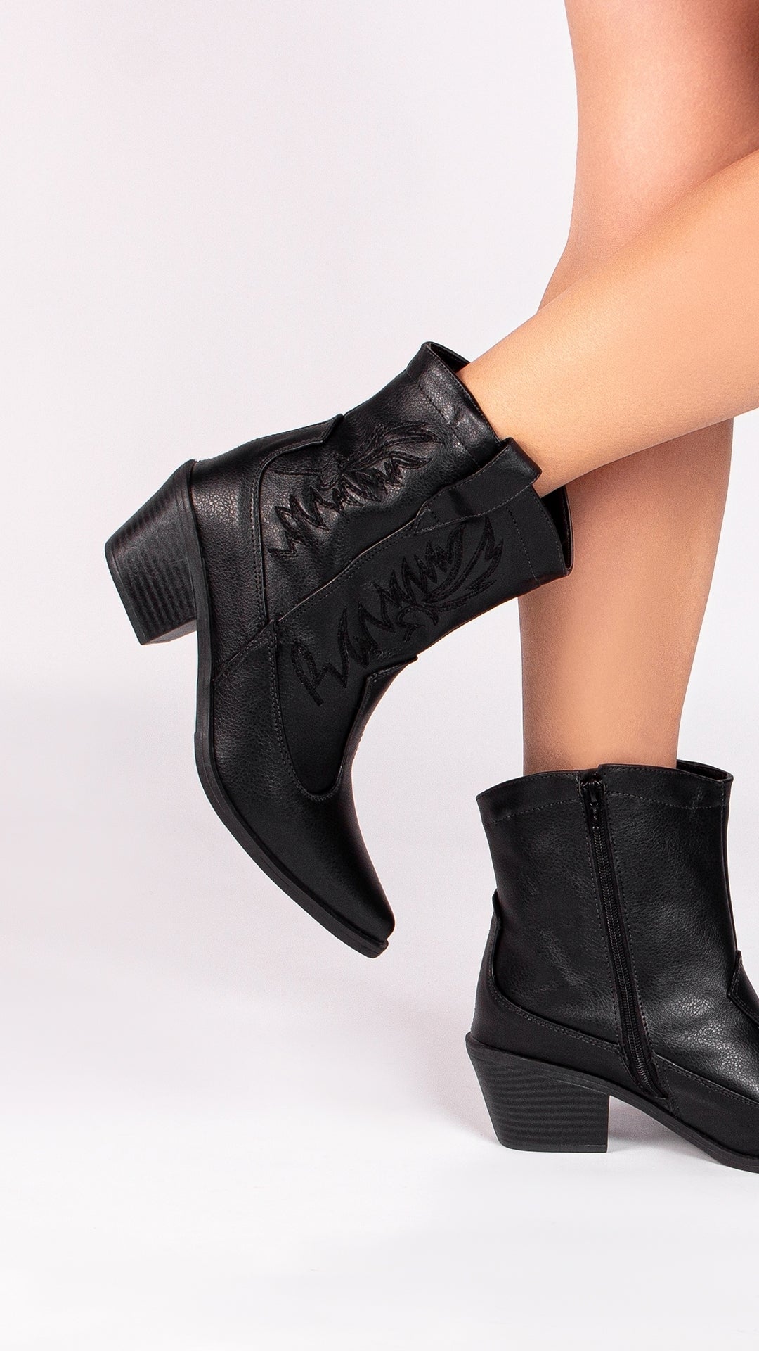 Bota Thifany Texana Country Cano Baixo na Versão Preta