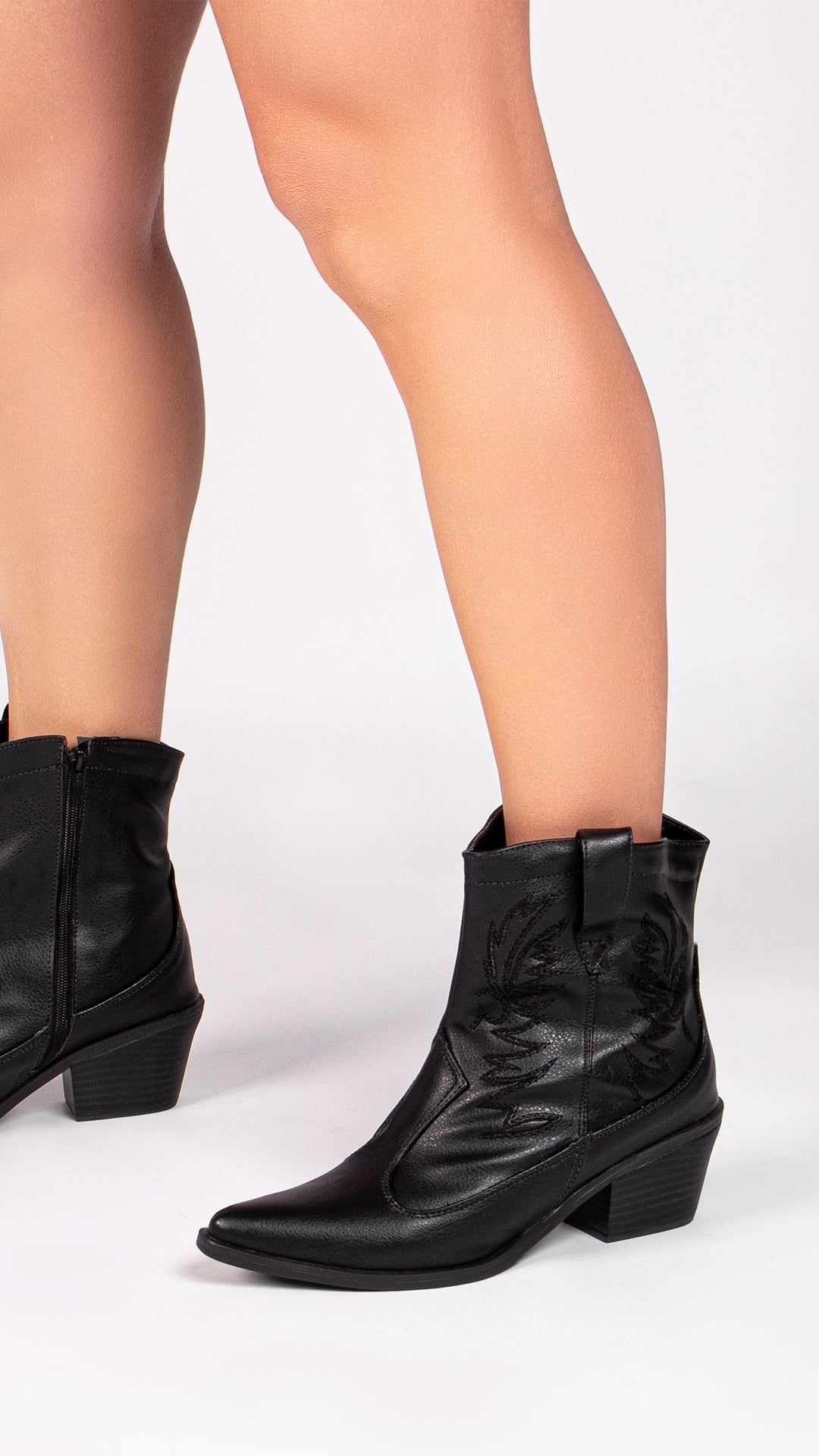 Bota Thifany Texana Country Cano Baixo na Versão Preta