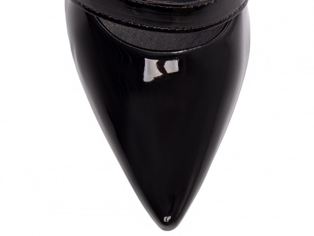 Scarpin Classic Shine | A Elegância Atemporal com um Toque de Ouro