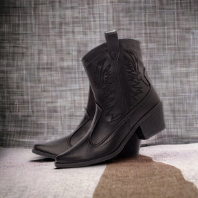 Bota Thifany Texana Country Cano Baixo na Versão Preta