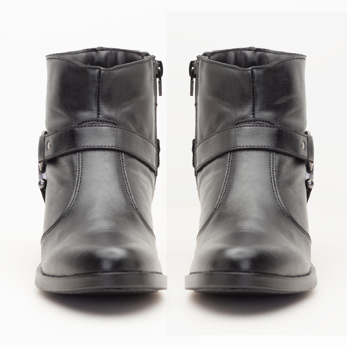 Bota de Cano Curto em Couro