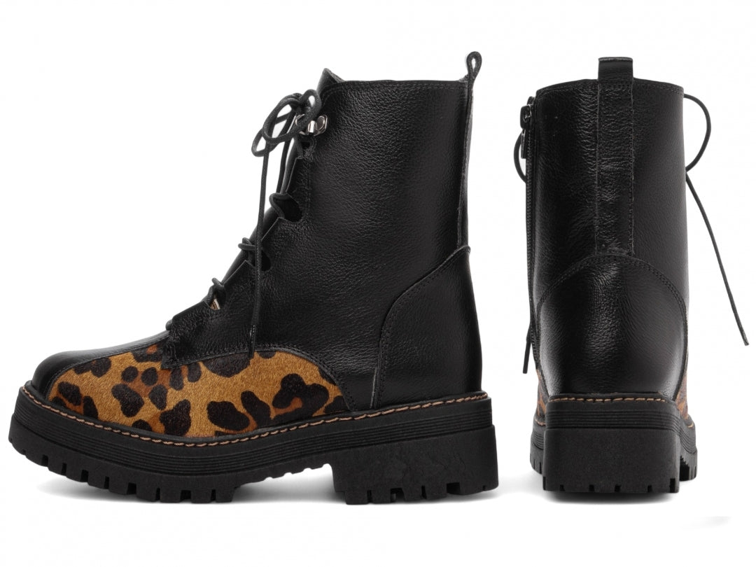 🐆 Bota Tratorada Antonella Couro Legítimo com Cadarço e Detalhe Animal Print