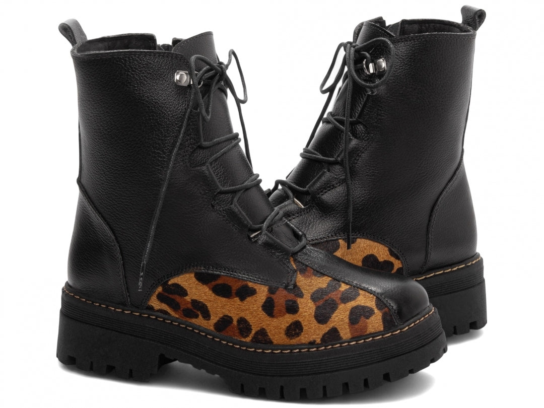 🐆 Bota Tratorada Antonella Couro Legítimo com Cadarço e Detalhe Animal Print
